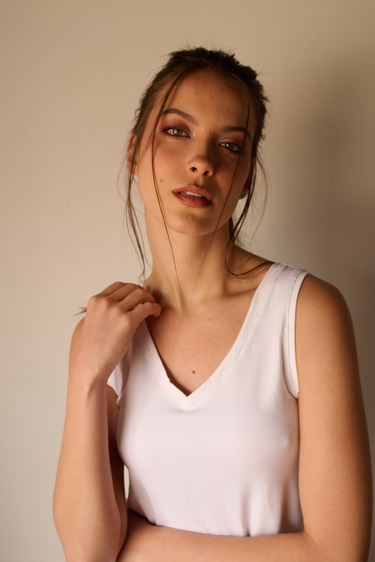 TANK TOP CUELLO V - BLANCO