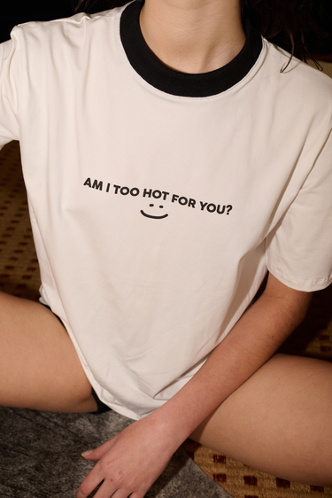 CAMISETA I AM TOO HOT BLANCA