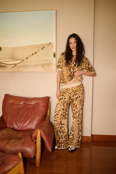 CONJUNTO TEJIDO LEOPARDO AMARILLO - MANGA CORTA