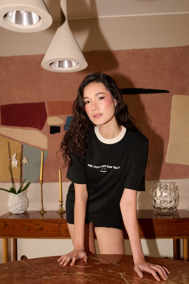 CAMISETA I AM TOO HOT NEGRA